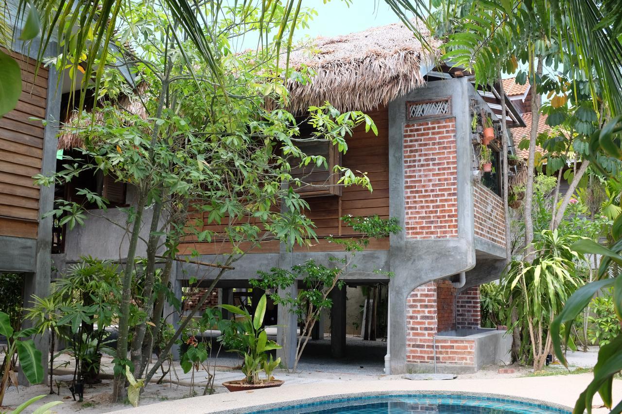 Panji Panji Tropical Wooden Home Pantai Cenang  Exterior photo